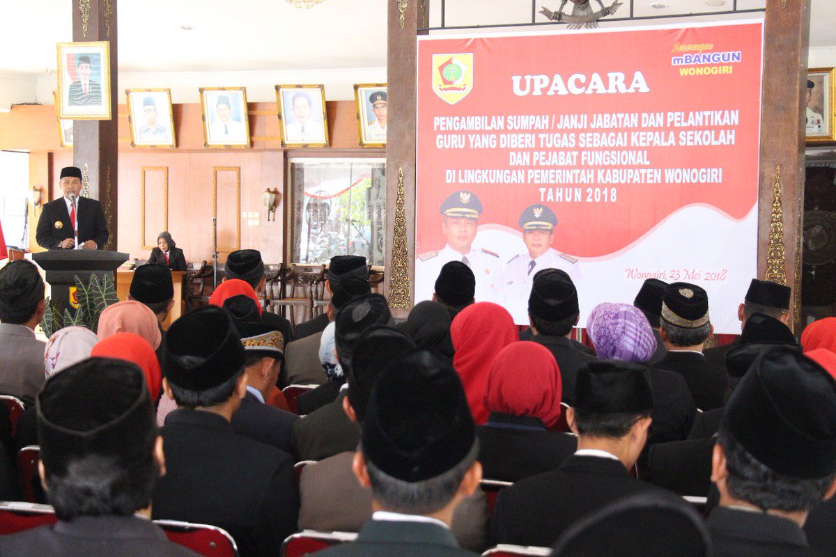BupatiWonogiri's tweet photo. Upacra smpah jnji &amp; plantikan guru yg dibri tgs sbg kepsek &amp; pjabat fungsional di lingk pemkab Wonogiri (23/5) #SesarenganMbangunWonogiri https://t.co/sImgGhce5L