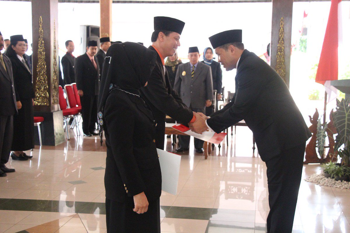 Upacra smpah jnji &amp; plantikan guru yg dibri tgs sbg kepsek &amp; pjabat fungsional di lingk pemkab Wonogiri (23/5) #SesarenganMbangunWonogiri
