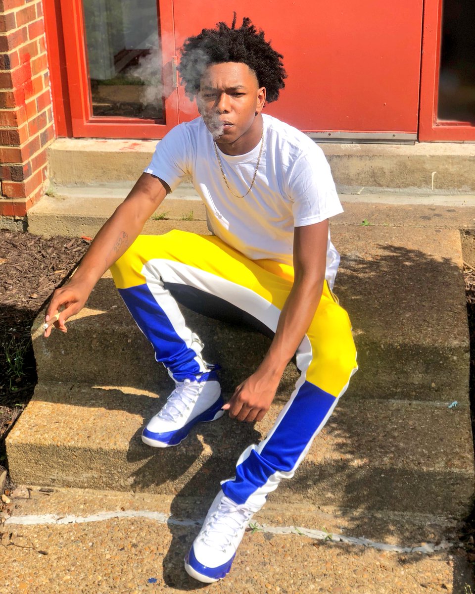 Fastlifebabies's tweet photo. I Go Everywhere You Better Not Fuck With Me IM Wit All Da Fuckery ‼️#252Baby #RICHGANISTAN https://t.co/6GGqa4XyIS