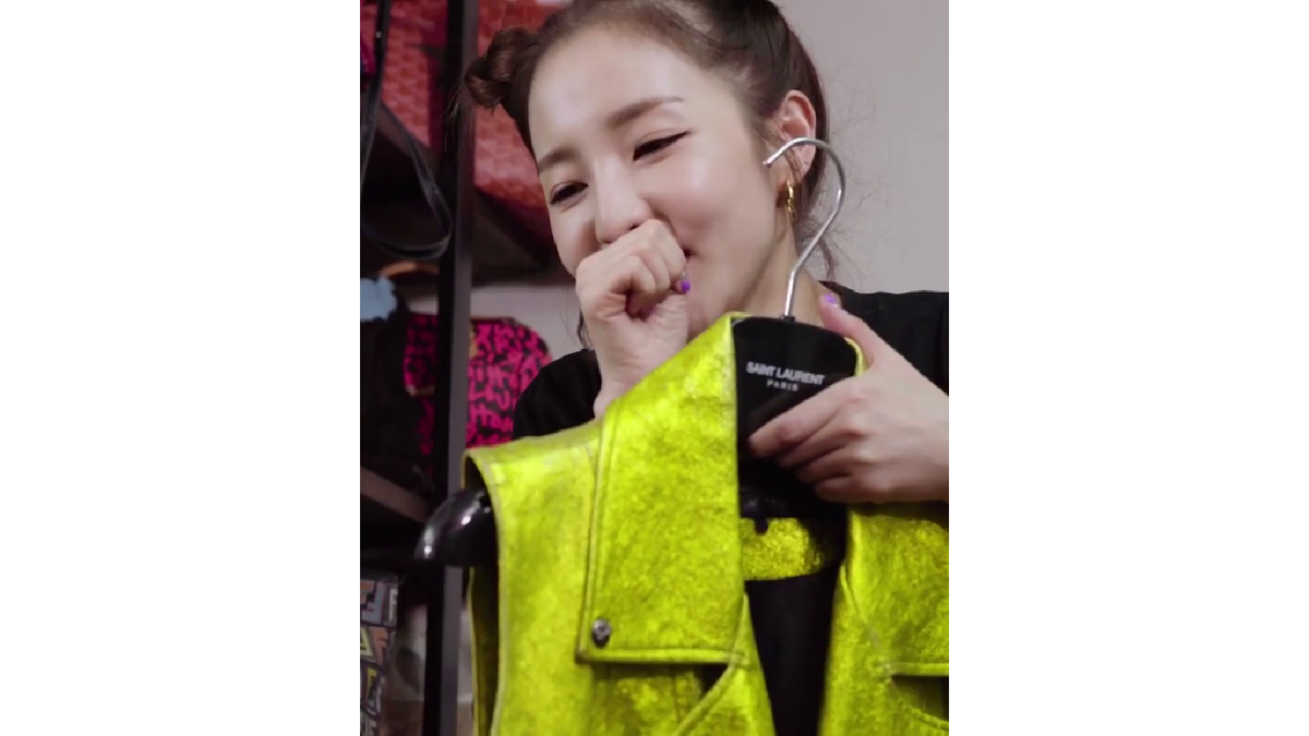xoxogHeLa21's tweet photo. when you're jobless af that even your hangers are from Saint Laurent.. #onlyDara https://t.co/P25CJ08i4e