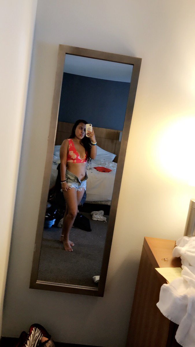 chloobeeaarr's tweet image. day 2 in paradise 🌺🌺 #gradweek