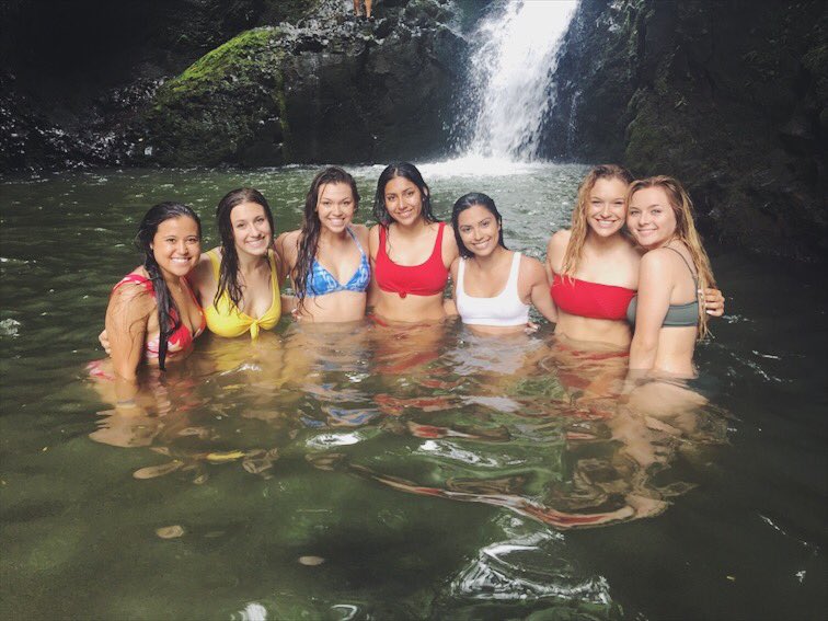 chloobeeaarr's tweet image. day 2 in paradise 🌺🌺 #gradweek