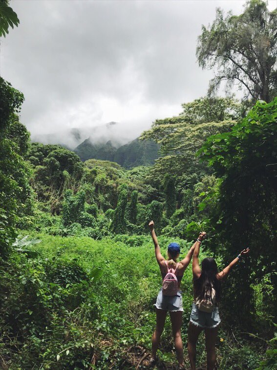 chloobeeaarr's tweet image. day 2 in paradise 🌺🌺 #gradweek