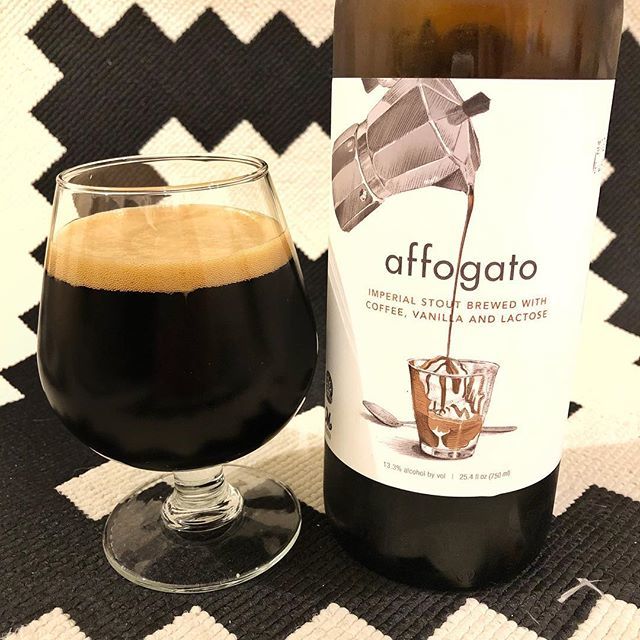 Ignoring the heat and breaking out this delicious @trilliumbrewing Affogato Imperial Stout #beer #craftbeer #drinkcraftbeer #localbeer #drinklocal #drinklocalbeer #beerporn #mabeer #bostonbeer #bigbeer #stout ift.tt/2xxt38i