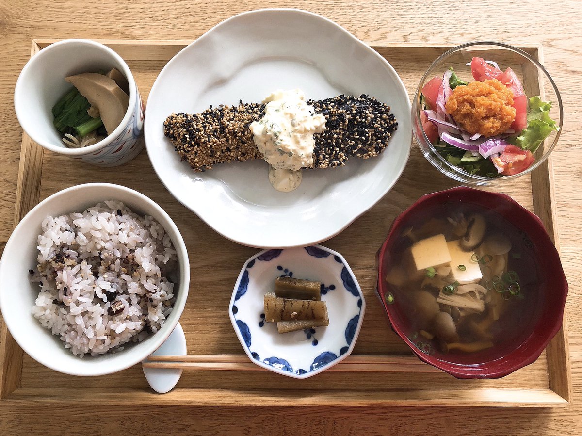 喫茶と食事 みどり Sur Twitter 6月1日 3日 6月8日 10日の和定食 銀鮭のごま焼き タルタルソース ニンジンドレッシングのサラダ 高野豆腐と小松菜のけんちん煮 きのこ汁 酢ゴボウ 雑穀ご飯 喫茶と食事みどり 喫茶みどり 喫茶と食事 定食 和定食 仙台