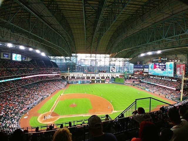 CandidePaul's tweet photo. Let's go Astros ⚾ #houston #minutemaidpark #astros #readyfortheweekend #enclosedfield https://t.co/45ozqJt1sZ https://t.co/TiorBYtfNU