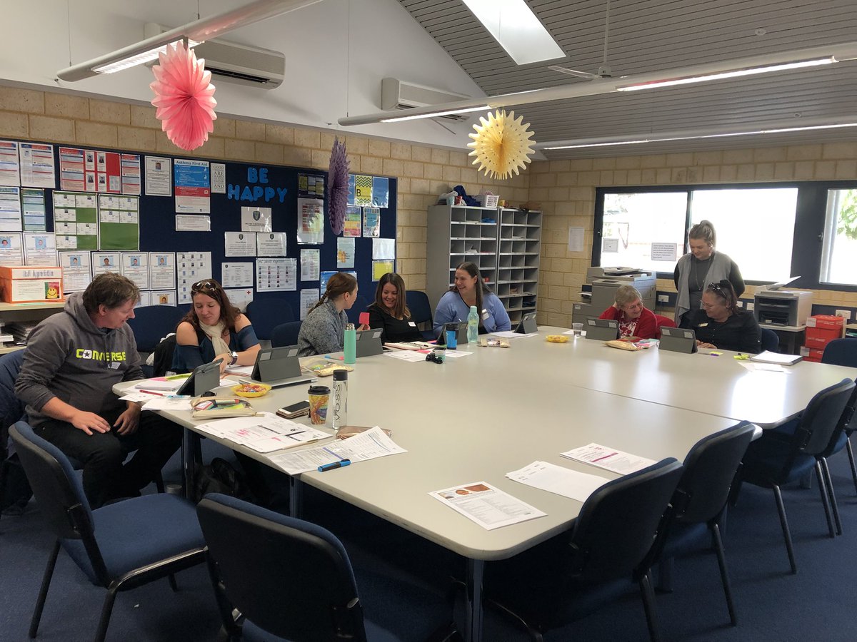 DeirdreFardell's tweet image. Getting our collaborating on! @TeachersCanCode @MerredinTDS #TDS2018_2019 #ewencon2018