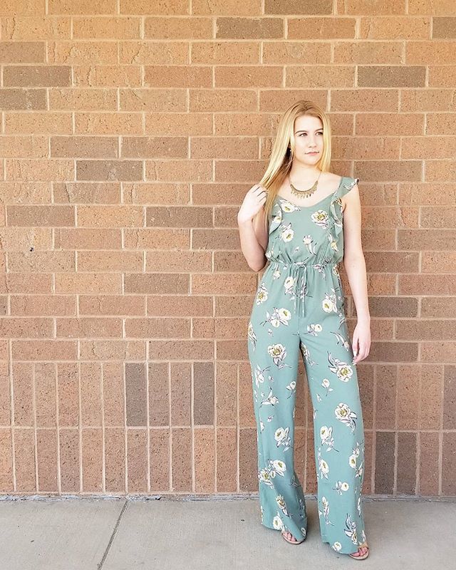 PlatosGF's tweet photo. Oh, hey there adorable! 👋🏻😍 This Xhilaration jumper is size small - $10 😱 // Comment to hold until 9 pm tonight!! #PlatosCloset #GrandForks #NorthDakota #Minnesota #Platos #PCGF #universityofnorthdakota #und #nodak #undproud #ootd #GentlyUsed https://t.co/JnBF5EIM5b