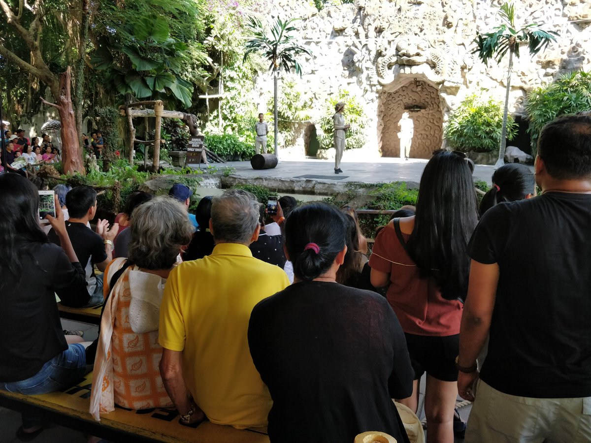 alitatmaja's tweet photo. @BaliSafari Please maintain your Standard, eventually some tourists just because they are demanding allowed to seat on Yellow Seats! *this for Improvement not offending https://t.co/692t5GVmN9