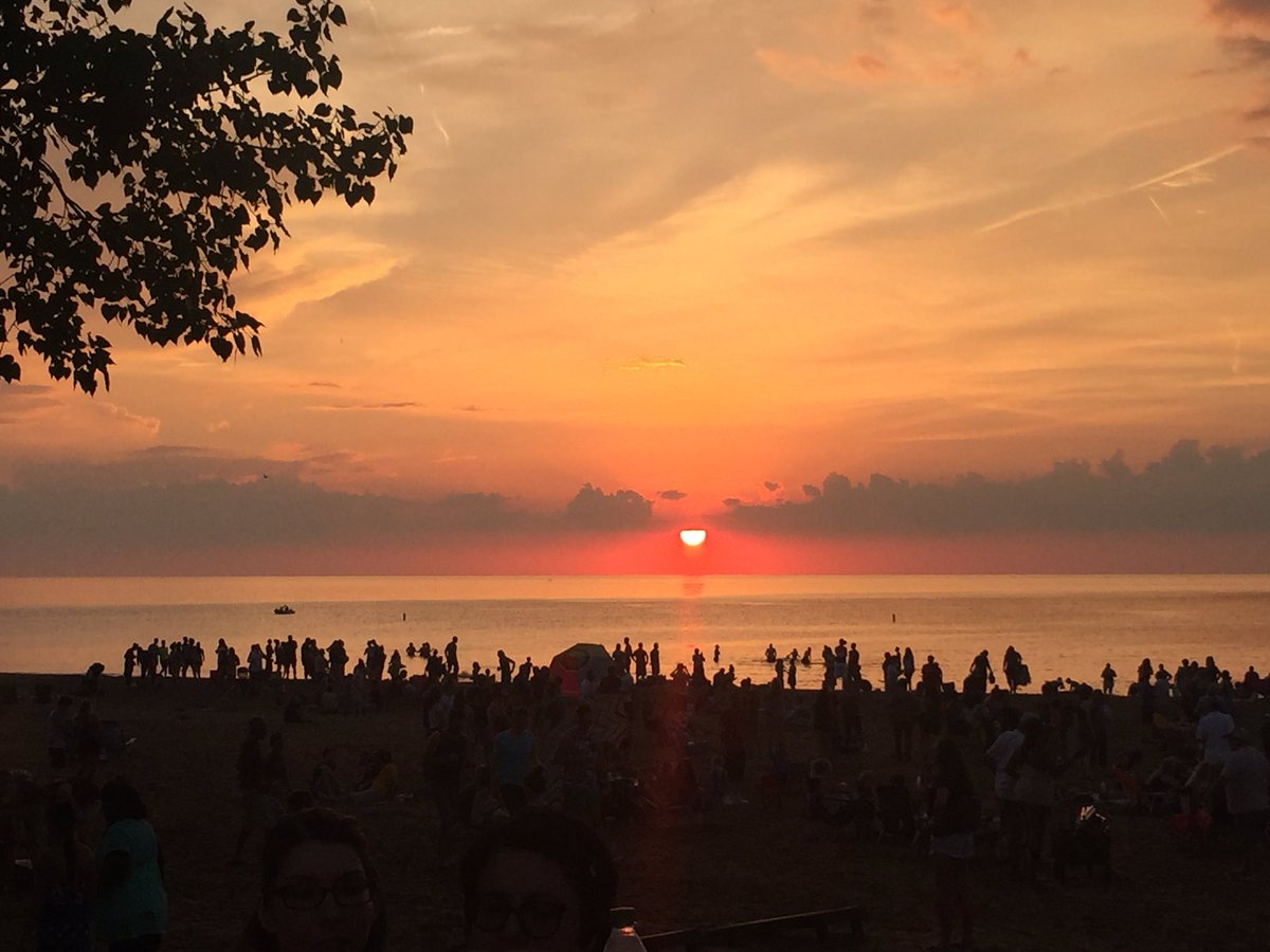 MerwinsMgr_ktk's tweet photo. #edgewatersunsets #theresthatcrowd https://t.co/LbpGELmLJO