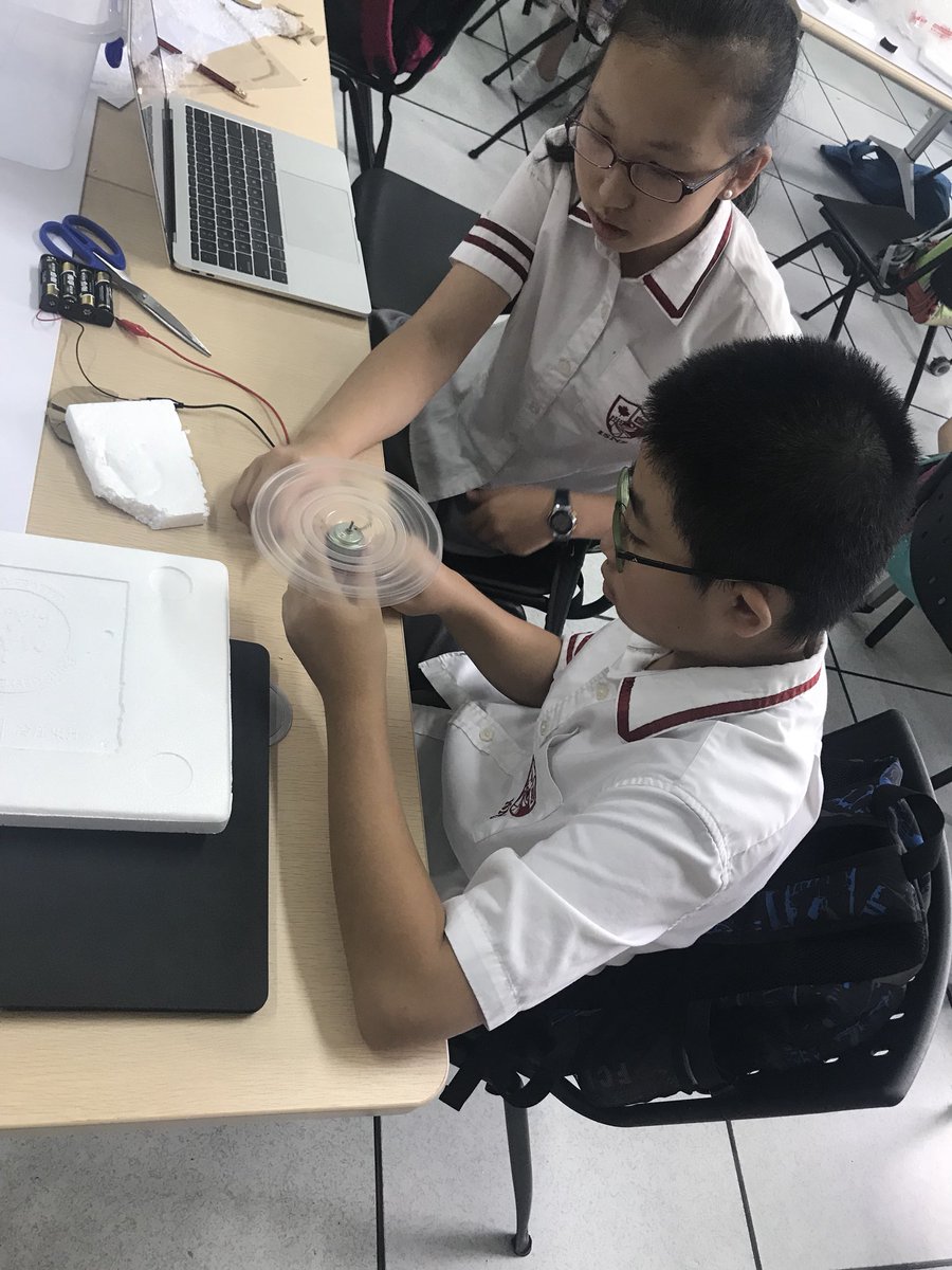 mrs_brogers's tweet photo. Grade 6 students are using creative thinking skills to demonstrate their knowledge of thermal energy transfers to create a medicine carrier that can be used to transport medicine to countries who don’t have access to electricity! #GoISNS #ISNScience https://t.co/KI1BGbcmZ0