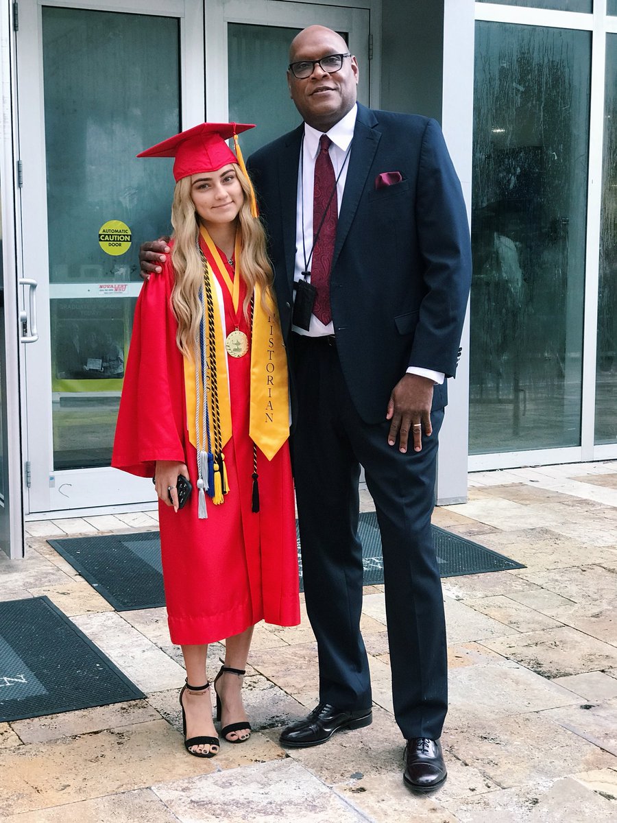 __cynb's tweet image. It’s been real ❤️💛❤️💛 #dbhsexperience