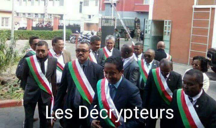 Le président du Sénat Rivo Rakotovao emboîte le pas au président de la République. Il a fait déposer une demande d'avis à la Haute cour constitutionnelle (HCC) sur la signification de la décision du 25 mai notamment  sur les articles 4 et 12.