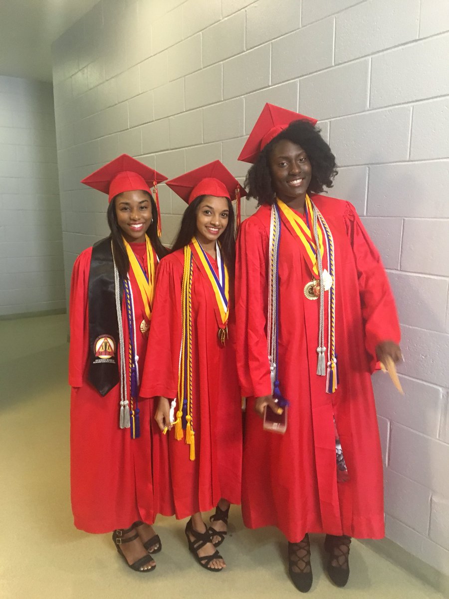 mahomie_hema's tweet image. C/O 2018 we killed it!!! #DBHSExperience