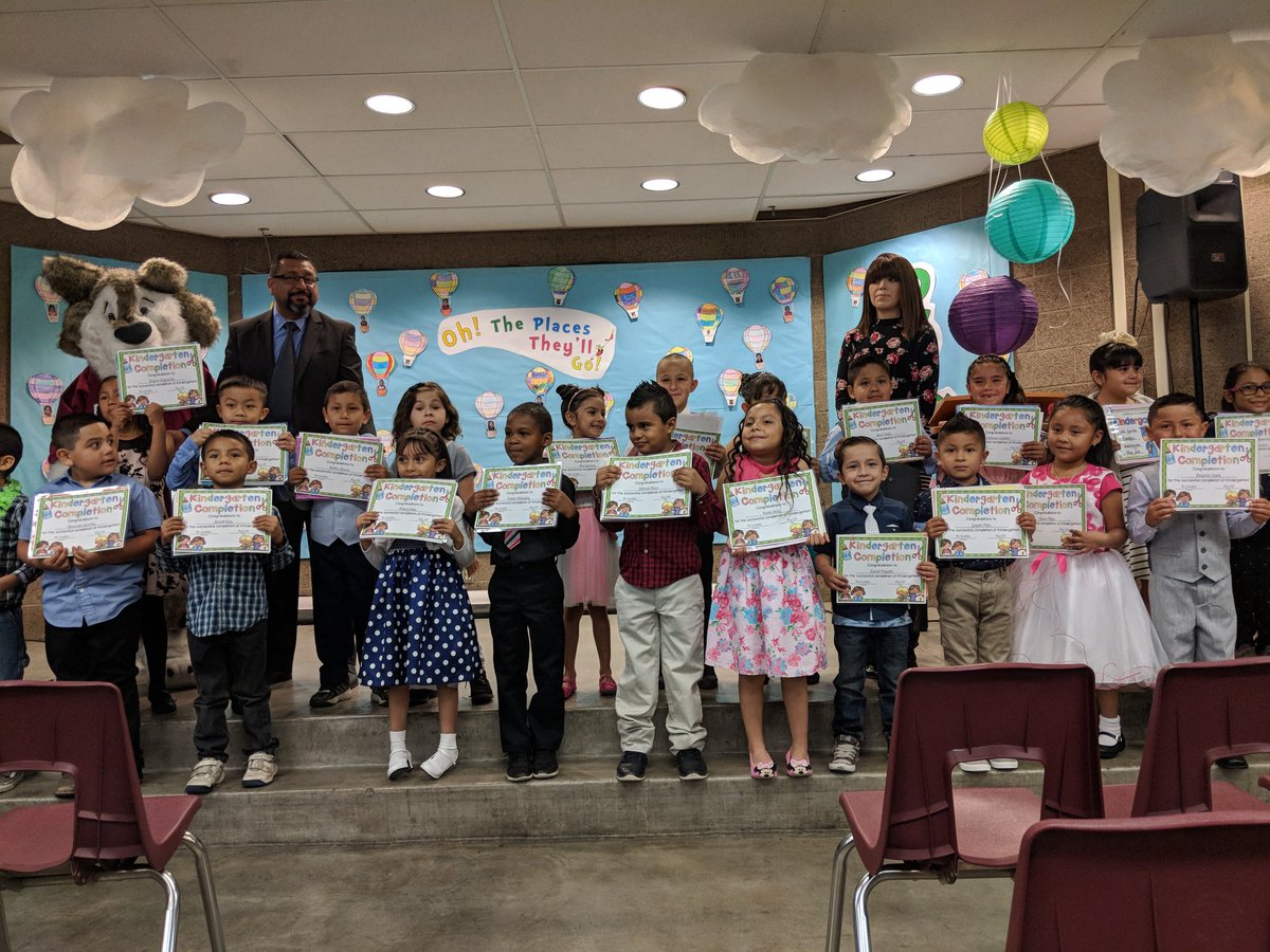 ms_candelas's tweet photo. My kinders are ready to spread their wings and fly. #bittersweet #washingtonlobos #proudtobepusd #lifelonglearners #littlelearners #techies #tomorrowsleaders https://t.co/LgF9C6uJyC