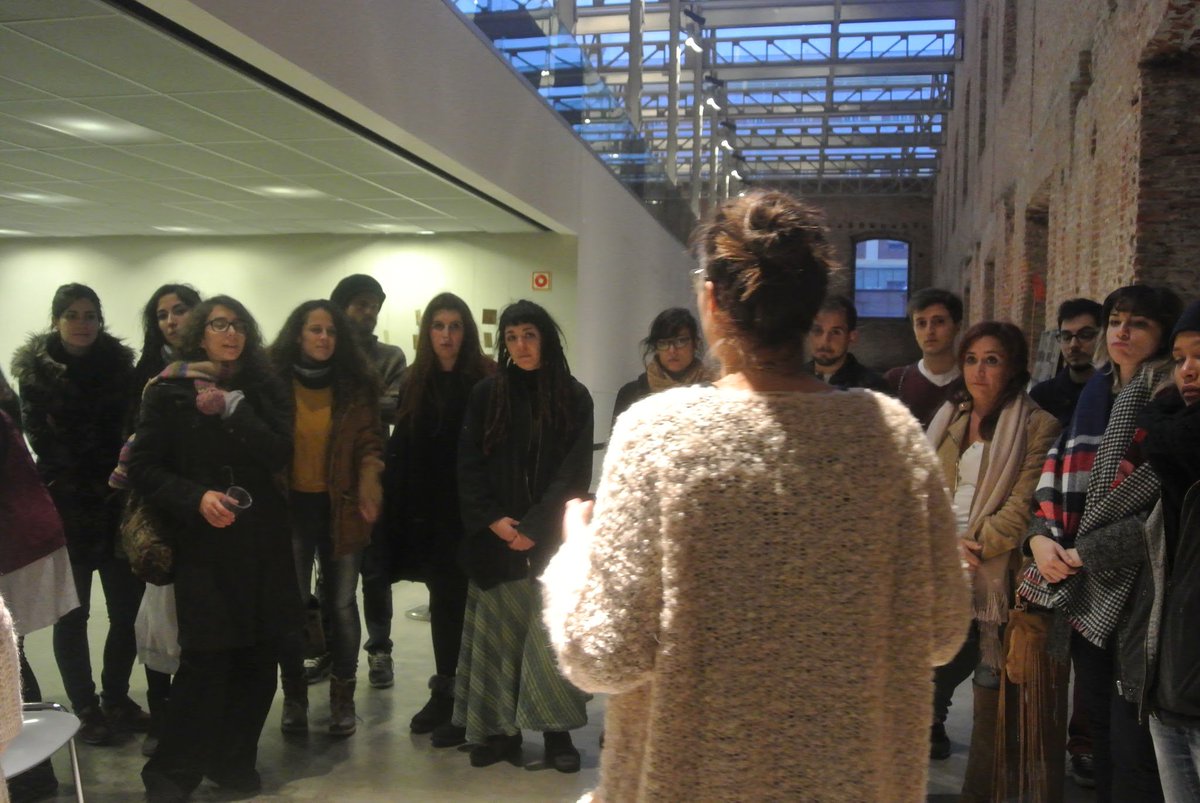 ¡Un apunte!

Aún podéis inscribiros a las visitas comentadas de <a href="/LaLiminal/">La Liminal</a> en Lengua de Signos Española (LSE) , que buscan abrir a lxs visitantes nuevas interpretaciones y perspectivas de las obras de este #SeAlquilaTiempo

Para participar mandad email a
ac.entresijos@gmail.com