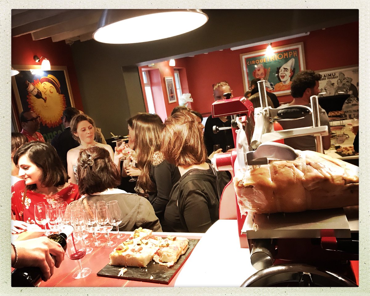 ALaCompagnie's tweet photo. Ambiance #italienne hier soir #chezMarius avec #viagi pour la société #Antigel #Event très sympa ! https://t.co/AHBV0ztNtL
