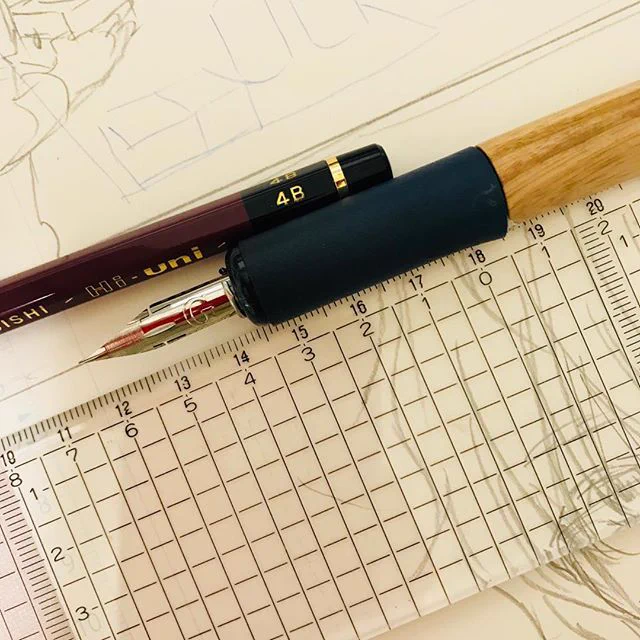 握力も筆圧もどんどん落ちる。もしかしたら私、単行本一冊を、Gペンのペン先3本くらいで描き切っているかも。力が無いからペン先痛まない! https://t.co/ZroqMMDJVB 
