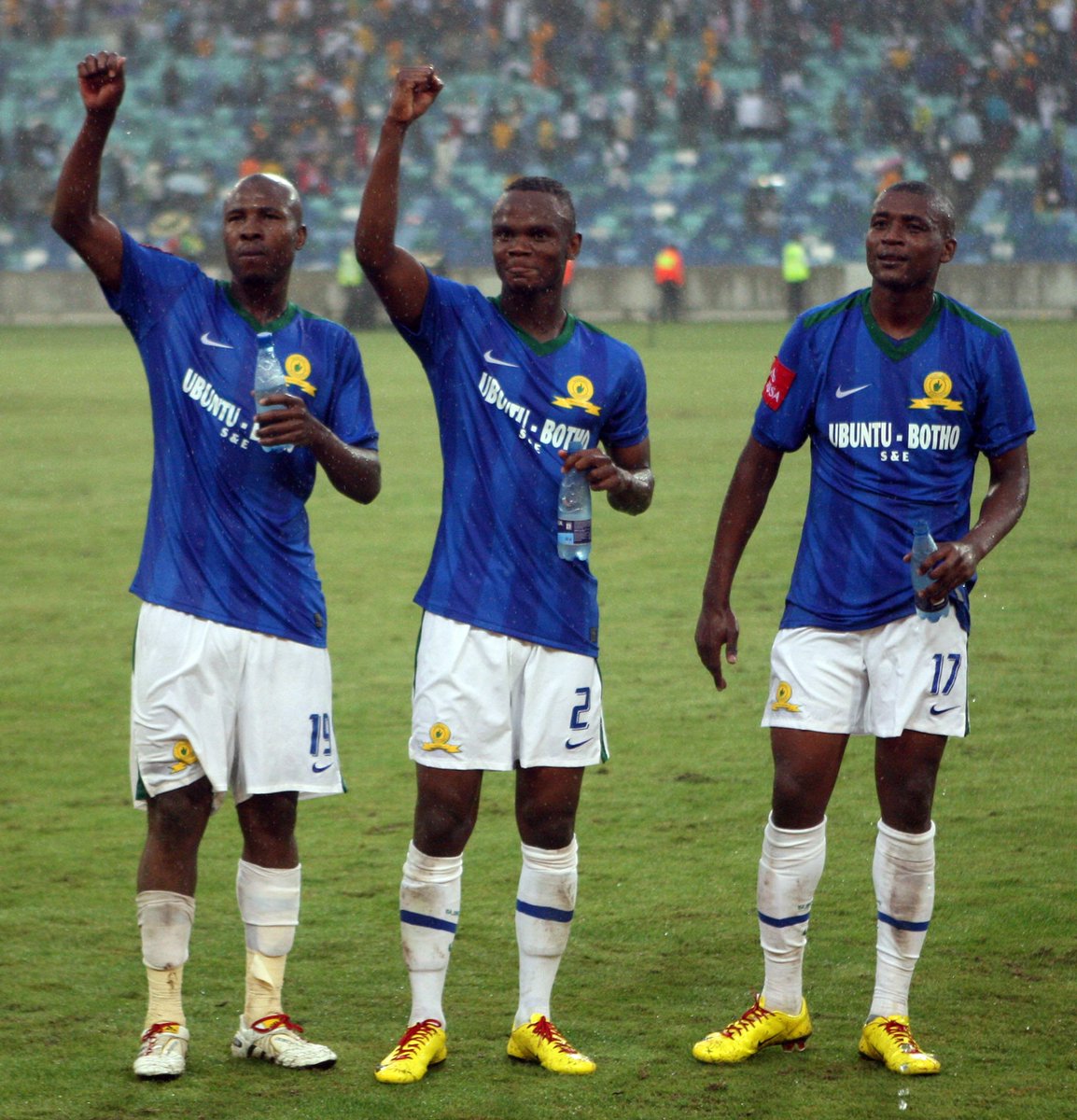 DiskiBattles's tweet photo. Once Upon A Time @Masandawana 😲
Talk about star-studded!
#FlashbackFriday #TooMuchQuality https://t.co/O6keSlMKnU