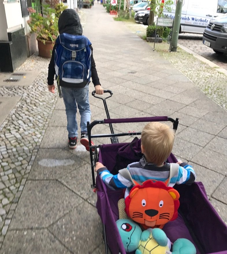 sarahdepold's tweet photo. Kein Schulplatz und keine Kita-Plätze für uns nach Umzug in eine neue Gegend. Mich macht das wütend! Und hilflos. Und nun? https://t.co/s5CNqlu5NT #beaplspublish #editioneltern #schulamt #berlin #schulplatz #kitakrise #schulkrise https://t.co/B43IElH6hE