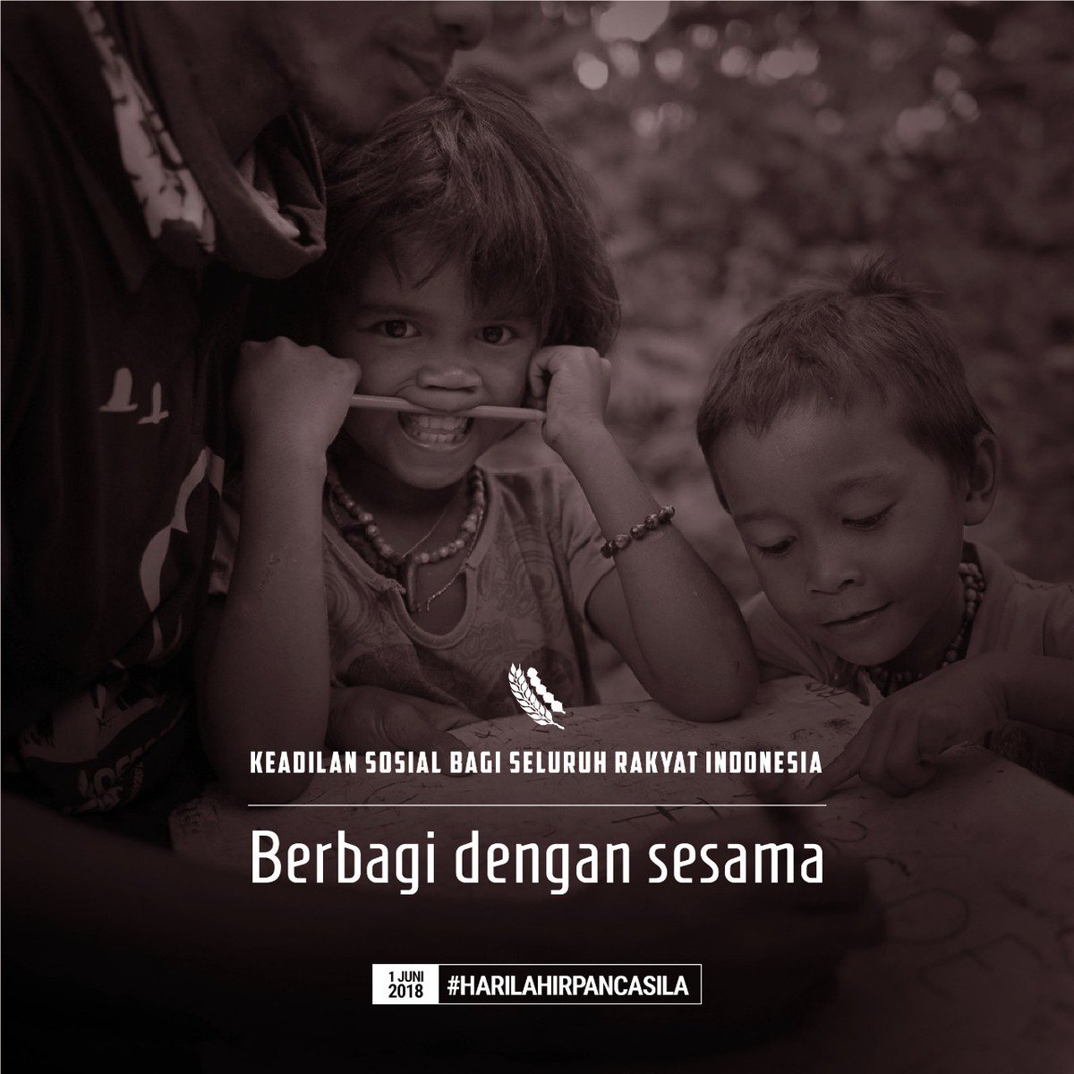 Bantu sesama, kecuali lo yakin pas mati bisa jalan sendiri ke liang kubur 😀

Pancasila itu mudah kok.