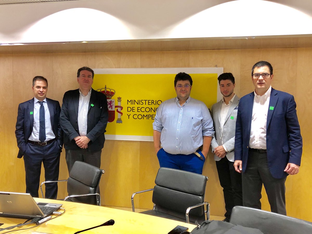 pablooliete's tweet image. Otro día más trabajando por la #industria40 en #España, apoyando al Gobierno en la creación de un grupo de trabajo de #HabilitadoresDigitales. Me encanta ver alumnos y profesores @FomAlumni entre los invitados #i40VAL #i40VALL #i40MAD. Colaboración a tope!!