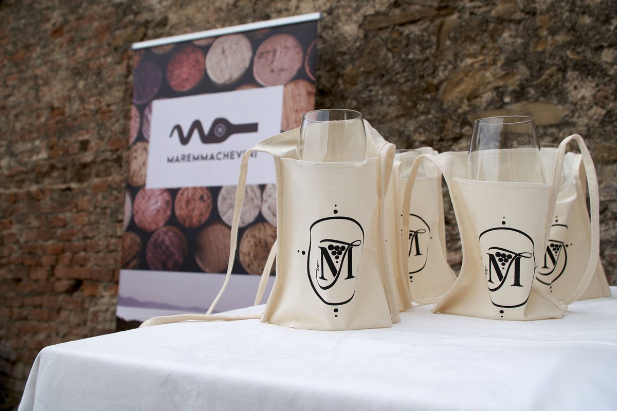 Zed_CommPR's tweet photo. Un #Maremmachevini da ricordare con tanti amici che sono passati a trovarci e hanno condiviso con noi una speciale due giorni alla scoperta della DOC Maremma Toscana. 
#docmaremma #wine #press #zedcommpr #winepr https://t.co/dd3eEkJxzh