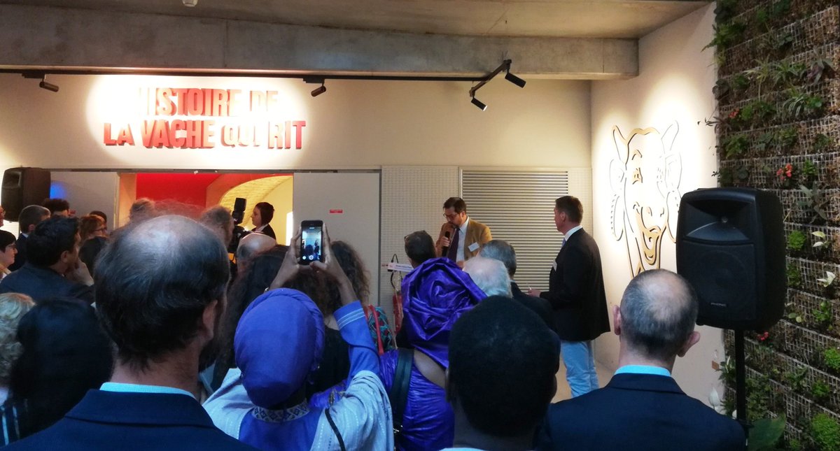 LaFoodTech's tweet photo. Inauguration de la nouvelle Maison de la Vache Qui Rit hier soir, en présence de @AfievetFievet PDG de @belcorporate et des élus locaux. Un outil innovant, créatif et moderne au service de la transmission des savoir-faire agro-alimentaires. https://t.co/erZfqtKZYM