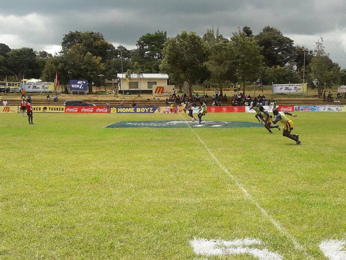 poghie_esquire's tweet photo. Watu wengine hapo clay house : Ooh we can't paint the pitch aaah.. 
#Kitui7s : .... #MbeeNzei https://t.co/AqTgTHyCKj