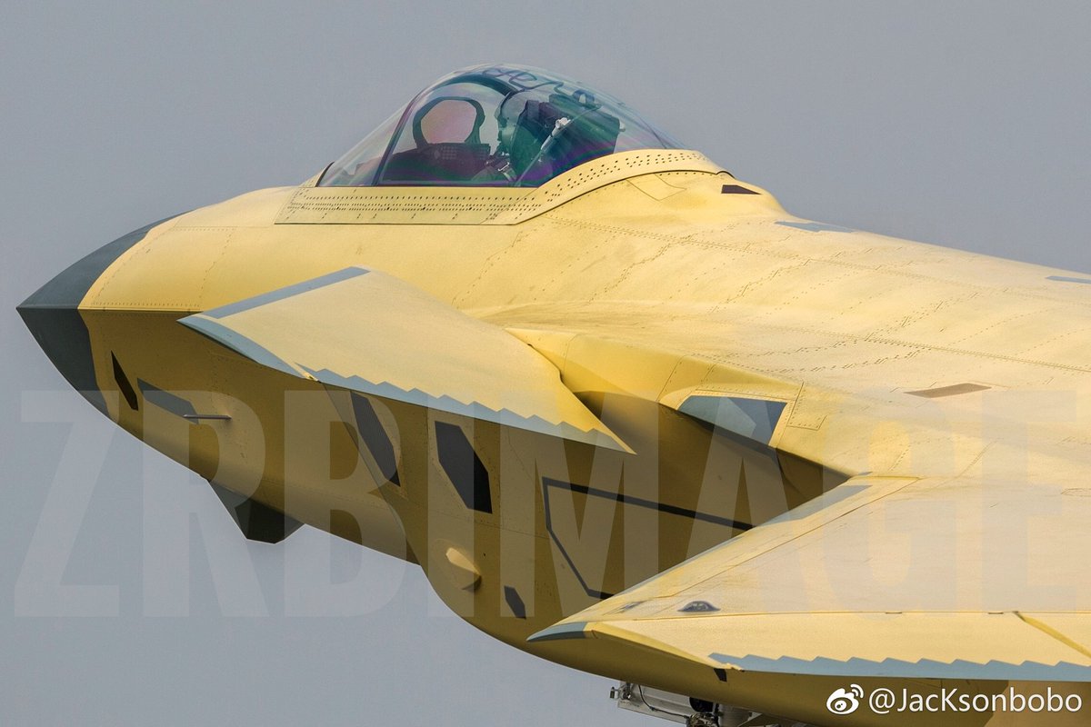 Chengdu J-20 Stealth Fighter - Page 6 Del6J3jUwAAPs4V