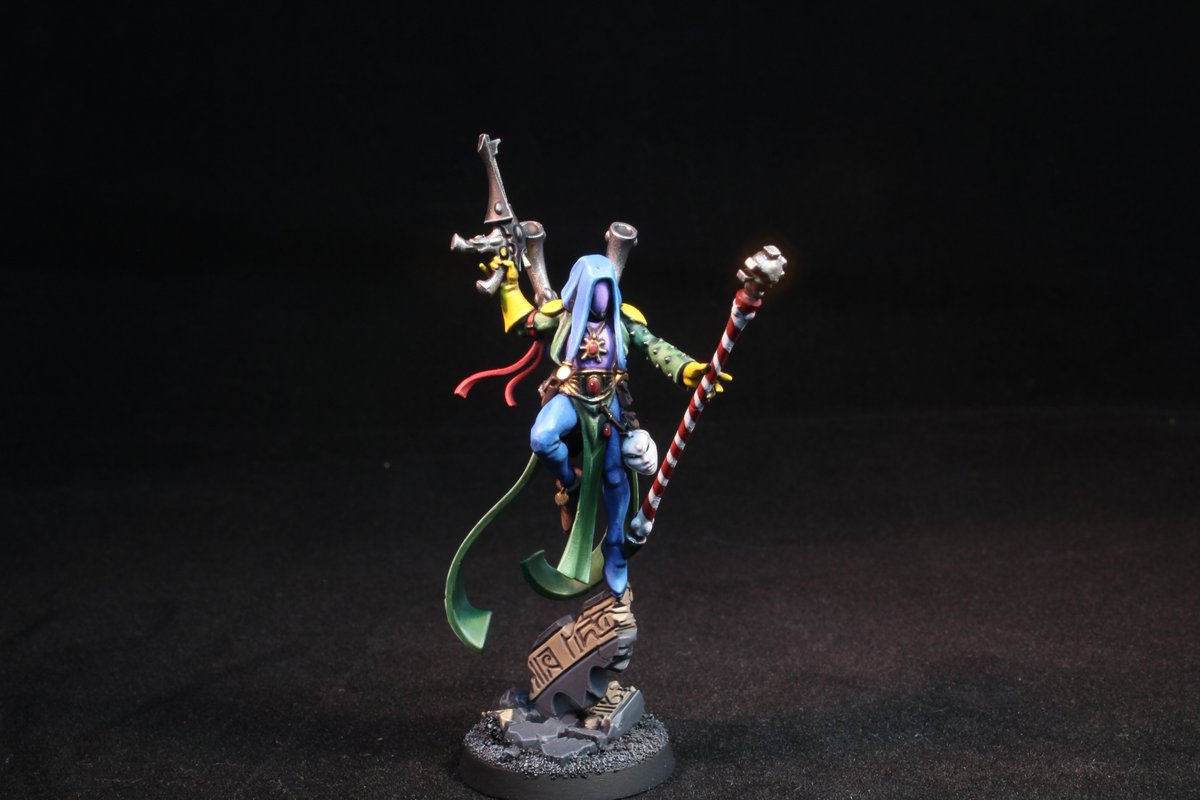 EvilMmx's tweet photo. Just finished up my shadowseer, definitely going to have to run some #harlequins with my #drukhari! #paintingwarhammer #warhammer40k #mmx #warhammer40k https://t.co/JYOUyZkd4Y