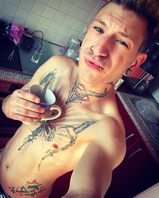 heinzottobaum's tweet photo. Mi Ma Morning 🤗
#coffee #wakeup #morningsinging #love #gay #berlin #hot #wakeupandsmile #tattooed #pirced #instagay #gayman #makemyday #tattooedman #notperfectbutreal #unicorn #happywhenimsmiling #duhastdiewahl #formeforyouforus #onlymylife https://t.co/jsFRfpmB99
