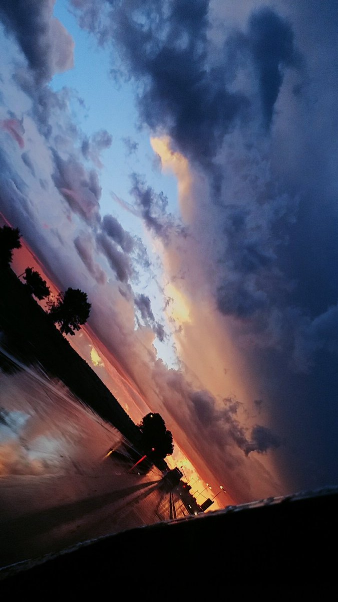 Aysh_96's tweet photo. The sky did things to me💦💦💦 https://t.co/BXzElBYkMl