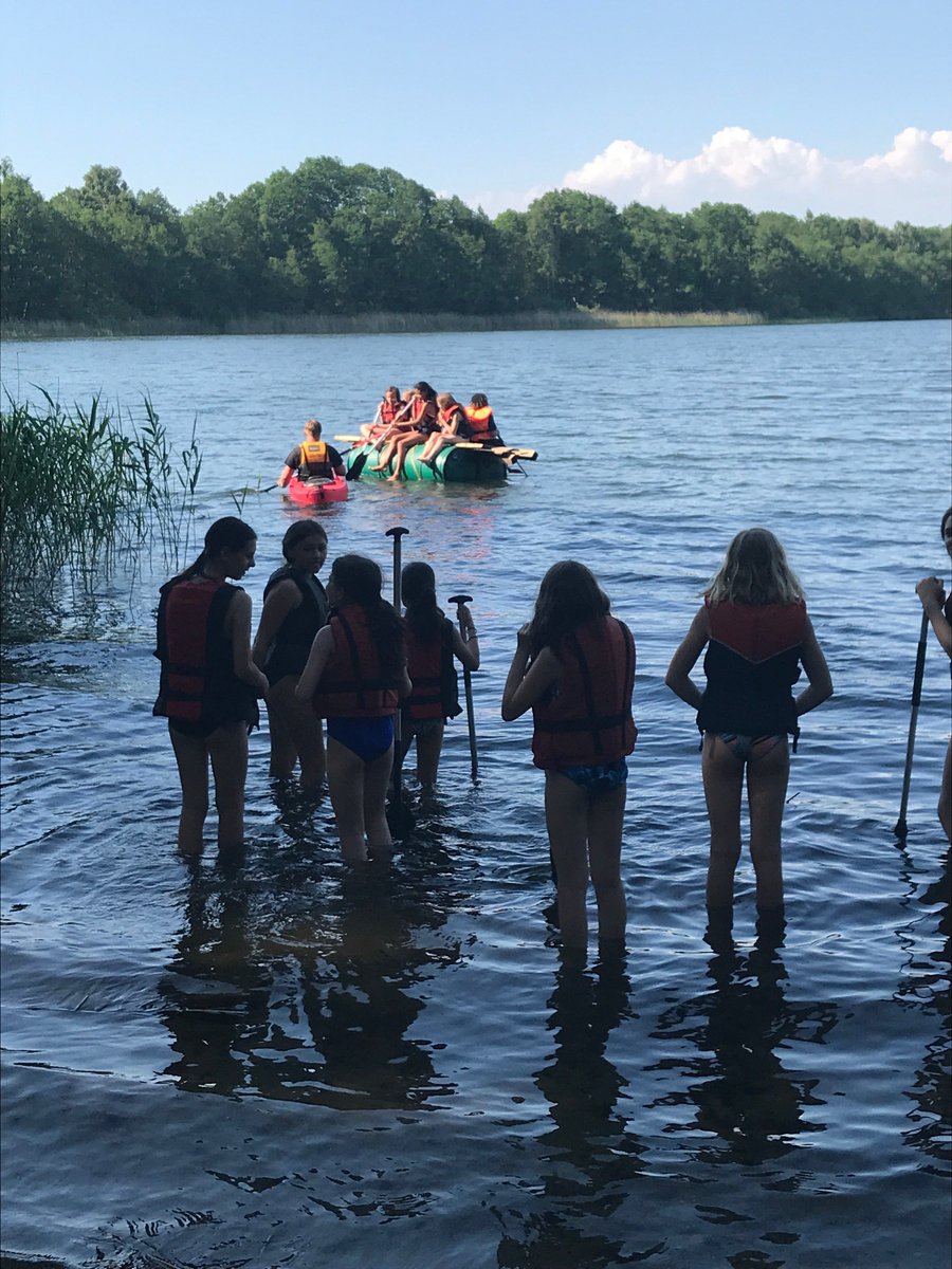 JenOFee's tweet photo. Lots of fun raft building @BMSPrimary #BMSG5Camp https://t.co/UBwpGm66ek