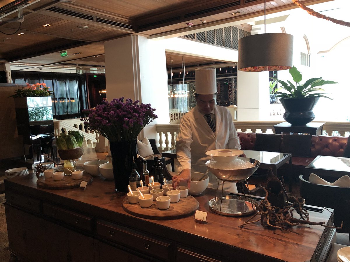 powerrcatt's tweet photo. This is what I’m talking about the oyster bar. Love it when the hotel has a wide selection of restaurants. Just so convenient. Lounges, breakfast buffet, grab and go, coffee, fine dining. Better have them all. In love with Grand Hyatt Bangkok. 9 restaurants. Such a rocker. https://t.co/QqKIhlC96H