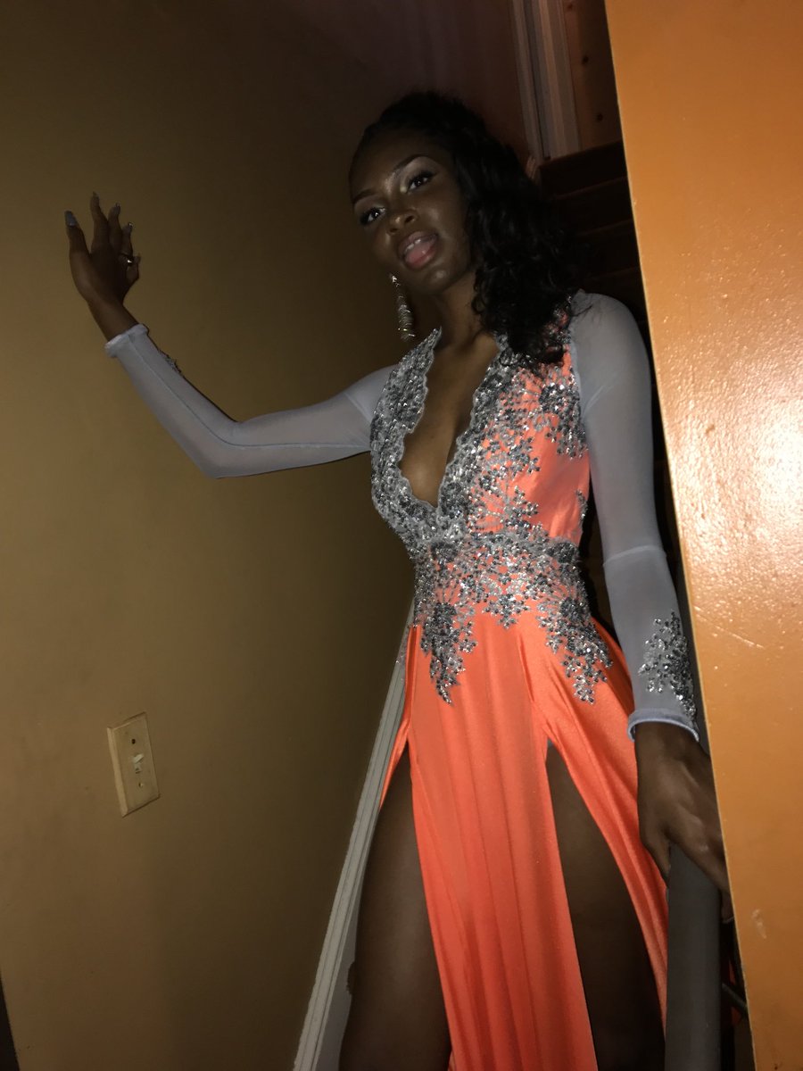 KayTell_'s tweet photo. Last ones 😂🧡✨ https://t.co/Ifs9pPwOAo