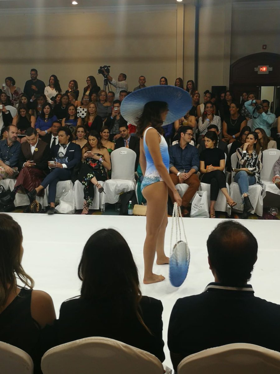 RevistaElla's tweet photo. #Costazul presentó su colección de trajes de baño denominada “Arenas". Fotos/K. Chicas #MBFWSV #RevistaElla #MercedesBenz #MercedesBenzFashionWeek #ElSalvador @prensagrafica https://t.co/w56wqumnBq