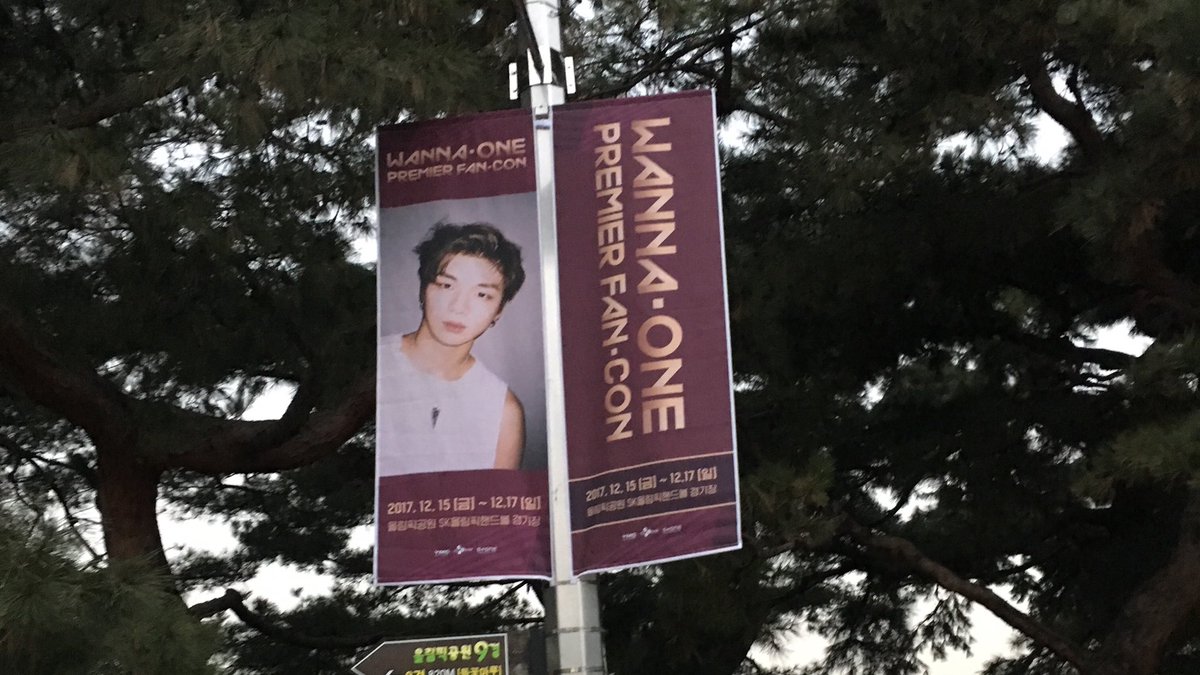 ahnwana's tweet photo. SHOW-CON
FAN-CON
NOW WANNA ONE WORLD TOUR  
ONE:THE WORLD https://t.co/PvRI2ljEk8