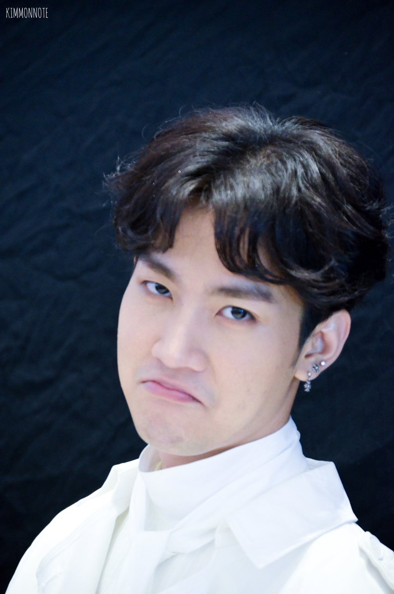 kimmon_note's tweet photo. ทำหน้างี้ตีตายเลย ไปเอาไม้เรียวมาาา ~ @KiimMon
#ขุณขิมมอญ
#ปารูปให้คิมเซฟ
#SensationThailand
#Heisensation https://t.co/UhVNaGmJc0