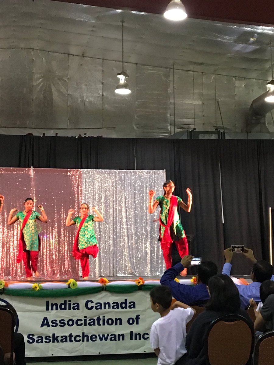 MissCSebastian's tweet photo. Having a great time @RMCMosaic https://t.co/5xLDQTrMqi