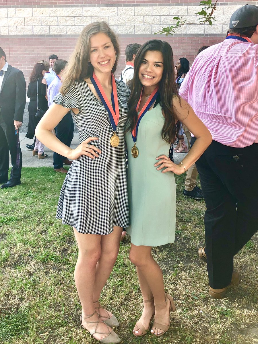 kylxee's tweet photo. HAPPY BIRTHDAY BINDI!!!! thankful for our friendship and for never taking eachother too seriously. Love u forever hammurabi 💓 @emilyhosch https://t.co/2GdXxur6KV