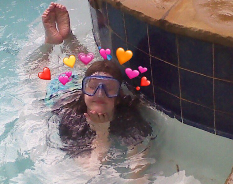 kylxee's tweet photo. HAPPY BIRTHDAY BINDI!!!! thankful for our friendship and for never taking eachother too seriously. Love u forever hammurabi 💓 @emilyhosch https://t.co/2GdXxur6KV