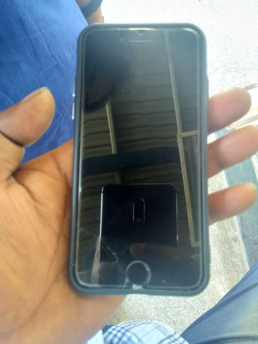 kl_narayan's tweet image. @BillGates it was so highly heat it could not handled and it fell down got cracked.
Even I will b sharing pictures.
So with in a reasonable timeframe do check on it and provide me a correct defined resolution.