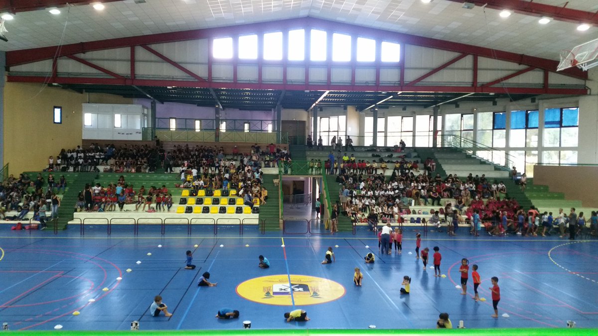 IenSteSuzRun's tweet photo. Rencontre académique danse au gymnase Sarda Garriga à St André le 31 mai 2018. @academiereunion https://t.co/kRzhxqCvGz