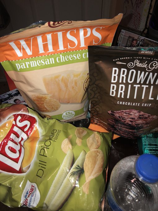 me: I need to stop eating so much   also me: at midnight w 3 different types of snacks ??? https://t