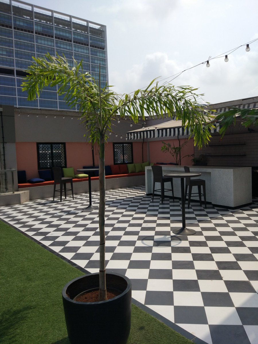 JananeeGang's tweet photo. Right in the middle of a corporate jungle is an open space with an open culture and open-minded people #friyay #NewBeginnings @WeWorkIndia https://t.co/gYdgkmXMsM