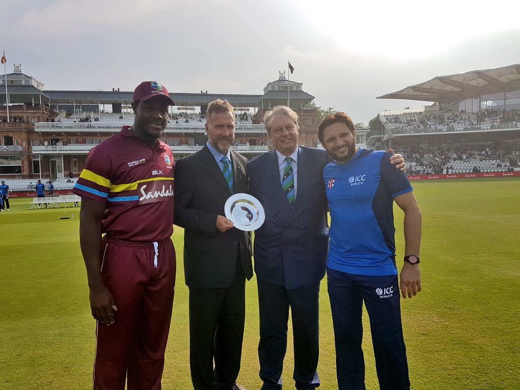 CricIndeed's tweet photo. An Interesting day of Cricket rolled out to be an one-sided contest with West Indies winning it in all departments.. #ICCWorldXI #CricketRelief #WIvWXI
#WXIvWI
Score Update
WINDIES - 199/4 (20)
ICC WORLD XI - 127 All-out (16.4)
Man of the Match : EVIN LEWIS https://t.co/PuKgDHPJyG