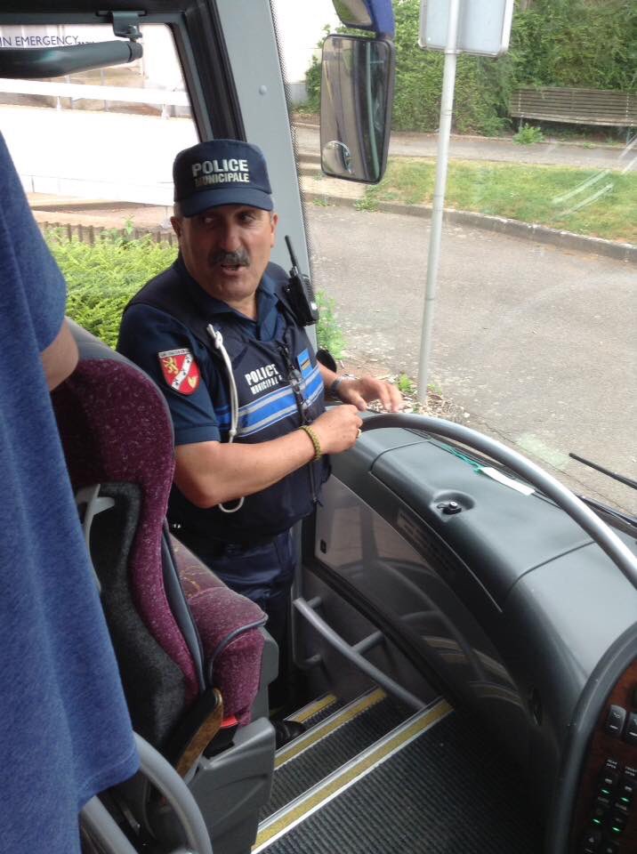 CallSingers's tweet image. We had a fantastic evening making new friends with our host choir Voix de Fleuve. Lots of entente cordiale and lovely grub. Thanks go to the gendarme who helped us find our way to the hotel de ville for the mayoral reception! #callingtonsingersontour