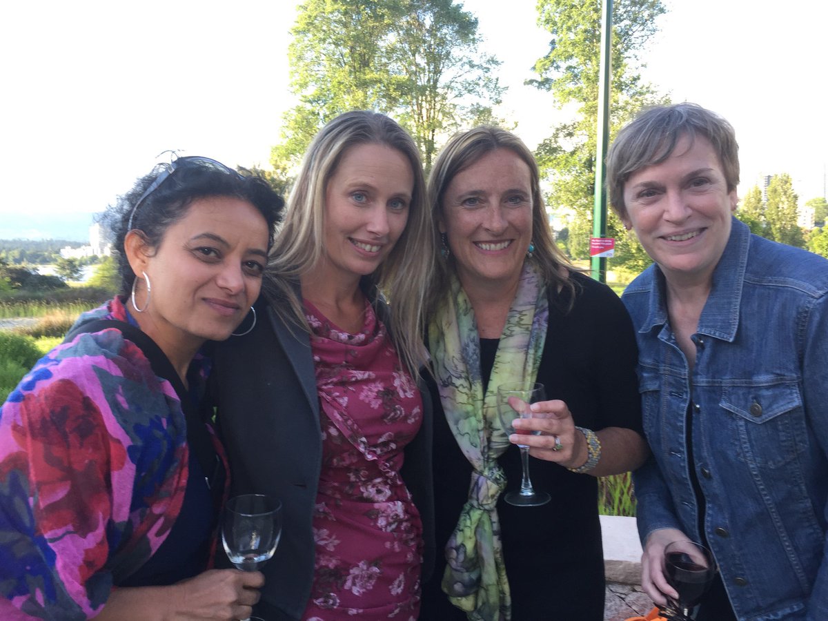 LYNNEBOARDMAN's tweet photo. Reunion! @HMAssociates alum at #WCFC2018 https://t.co/Rvoo3QYN6r