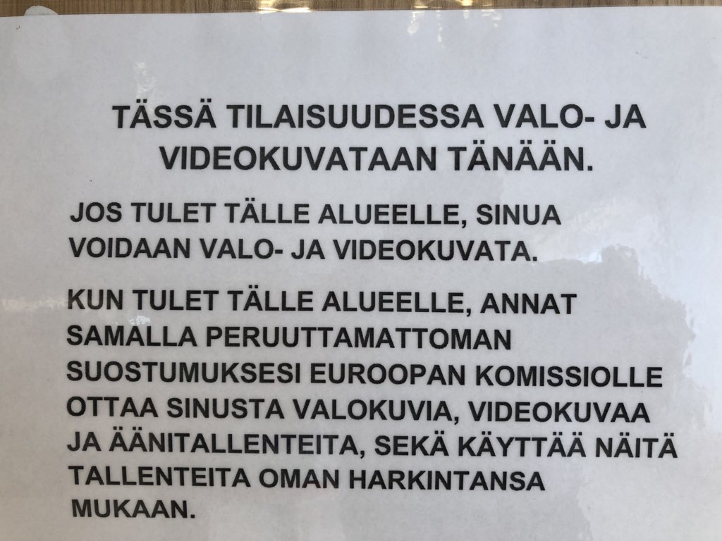 asiakkuus's tweet photo. Komission oma GDPR-meininki? EU:n kuluttajansuojasessio Kampissa alkamassa ja ottavat  tyylikkäitä peruuttamattomia suostumuksia kuvien käyttöön. Kivasti designattu! #tietosuoja https://t.co/xRKtAq8Reb